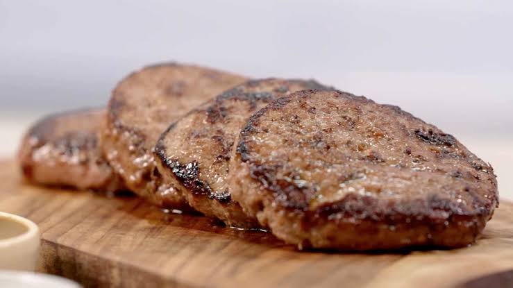 Hambúrguer caseiro suculento: receita fácil para fazer em casa e congelar 1 Hambúrguer caseiro suculento