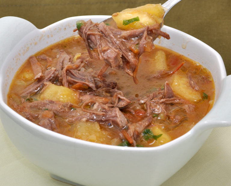 Sopa de mandioca com carne: caldo grosso, saboroso e perfeito para o jantar 3 Sopa de mandioca com carne - Foto: Reprodução